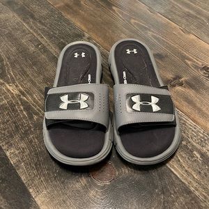 Under Armour slip ons. Size 8